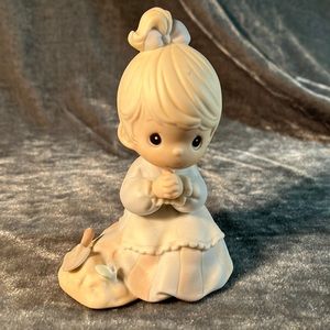 Precious Moments "Sowing The Seeds Of Love"  Young Girl Praying 1992